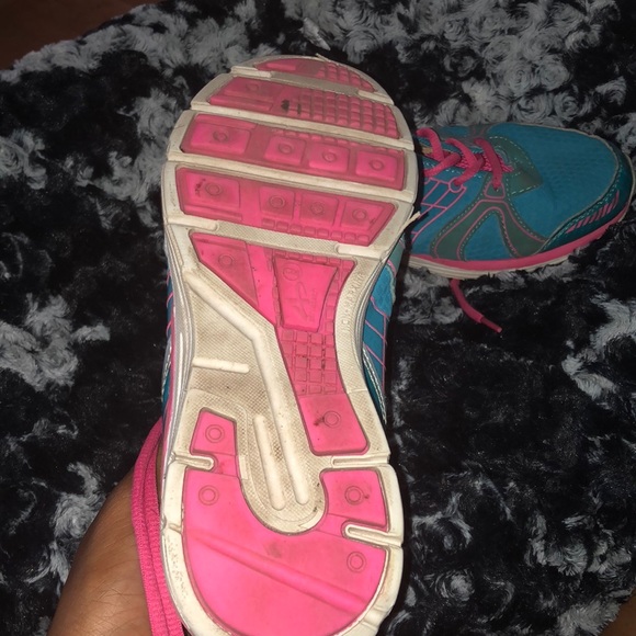 Running shoes - Picture 2 of 3